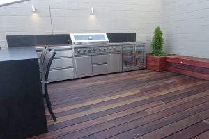 Decking with a bbq at the back and raised deck type seat